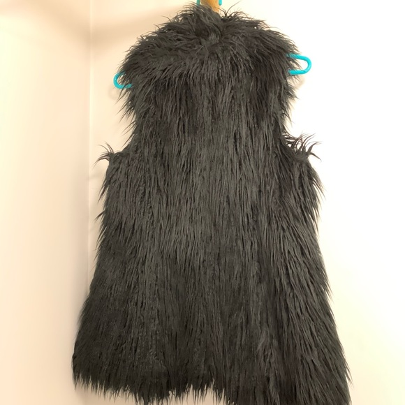 Faux fur vest - Picture 2 of 2